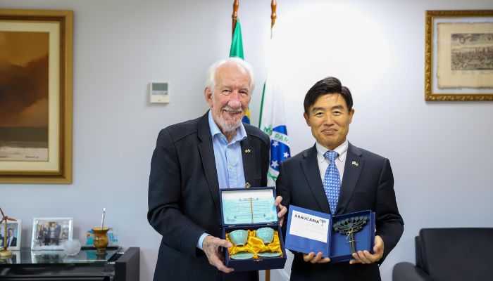 Foto: Igor Jacinto/Vice-Governadoria Piana recebe cônsul-geral da Coreia do Sul para tratar da instalação da LG no Paraná